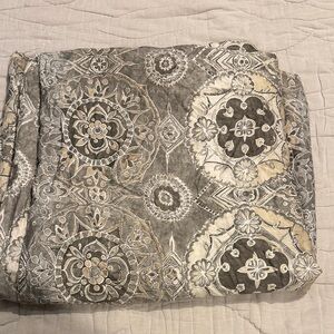 Pottery Barn Gray and Cream Patterned Queen Duvet Cover (no insert)